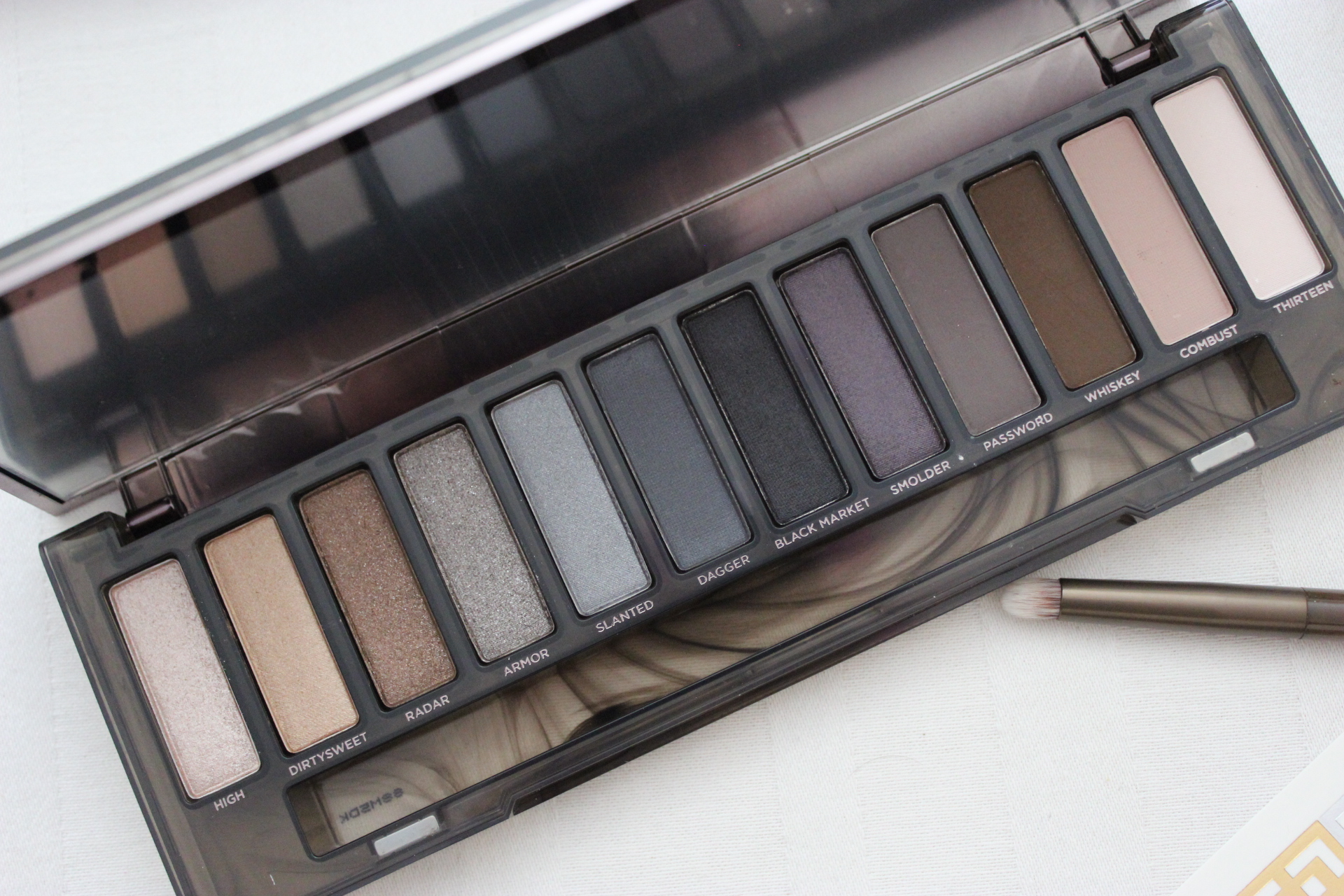 urban decay naked smoky palette shades and swatches