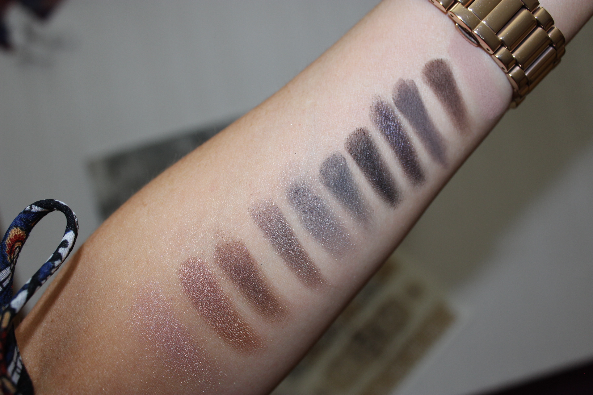 urban decay naked smoky palette swatches