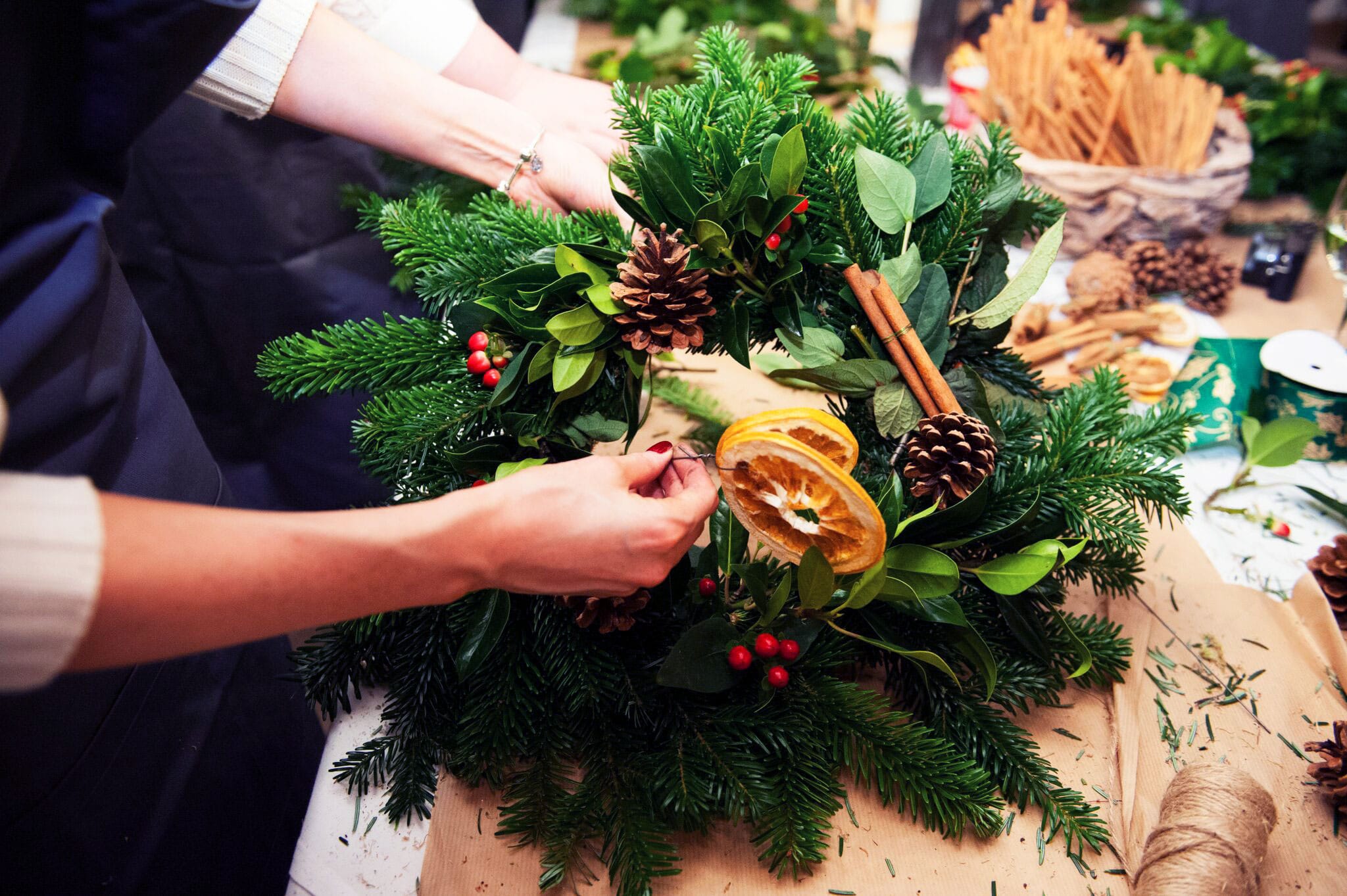 how to make a christmas wreath